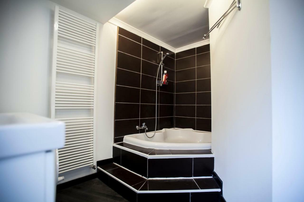 Luxury Suites Cathedral By Rikas Hotels Antwerp Exterior photo